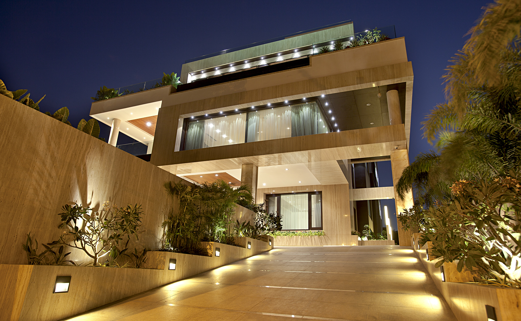 LUXURY
HOMES