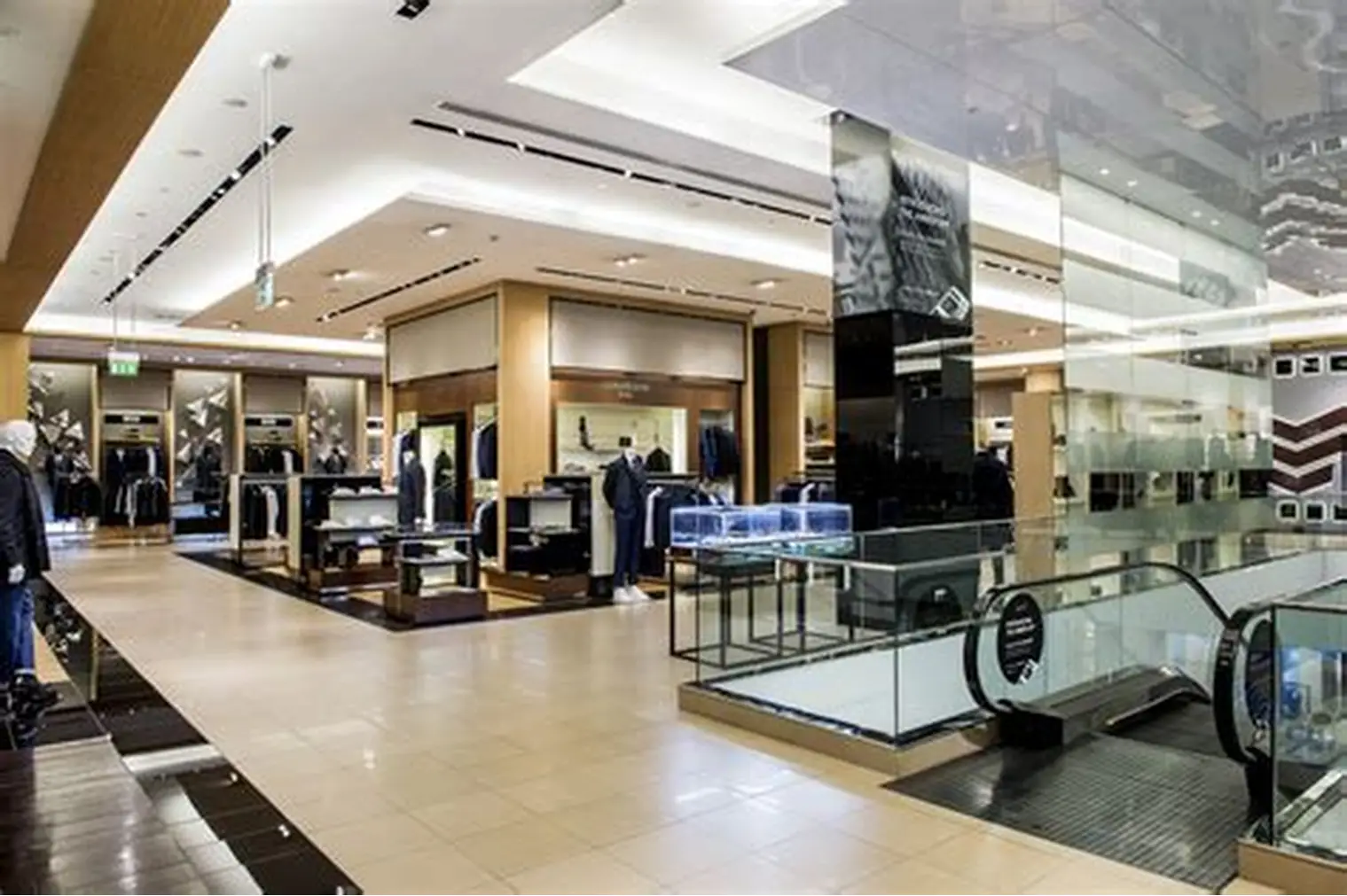RETAIL
& 
HOSPITALITY